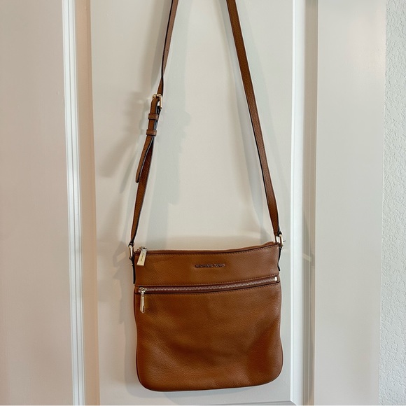 Michael Kors Bags Michael Kors Bedford Flat Crossbody in Carmel Brown Leather - Picture 2 of 10